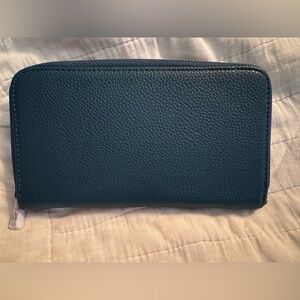 Thirty-one wallet, 14 card slots, zippered coin pocket